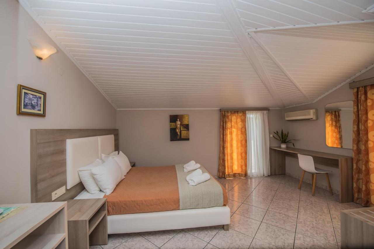 Planos Beach Hotel 4* Planos