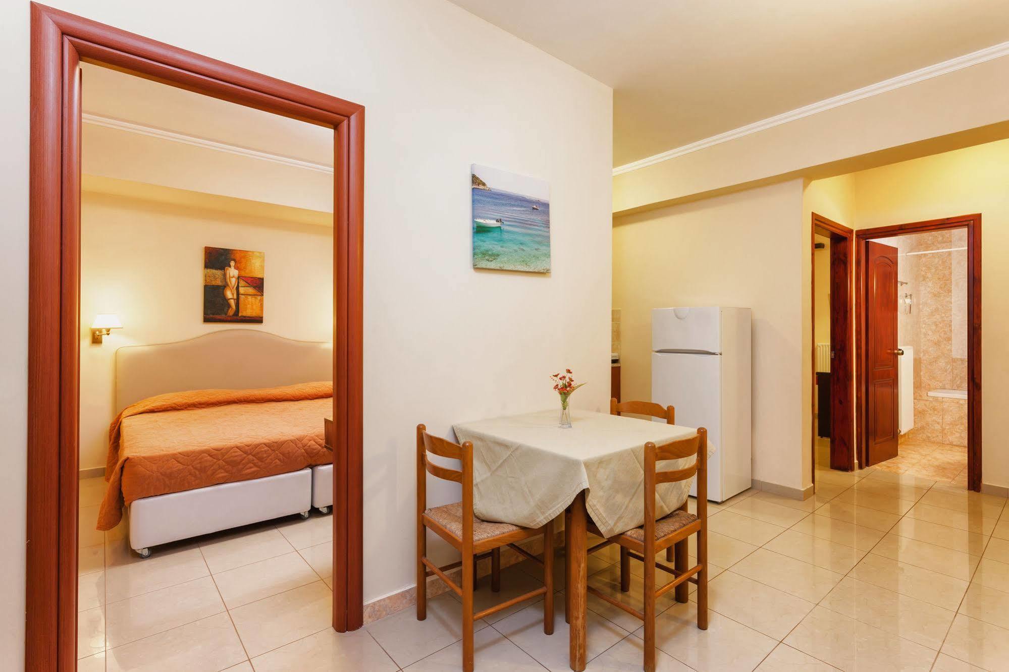 Planos Beach Hotel 4* Planos